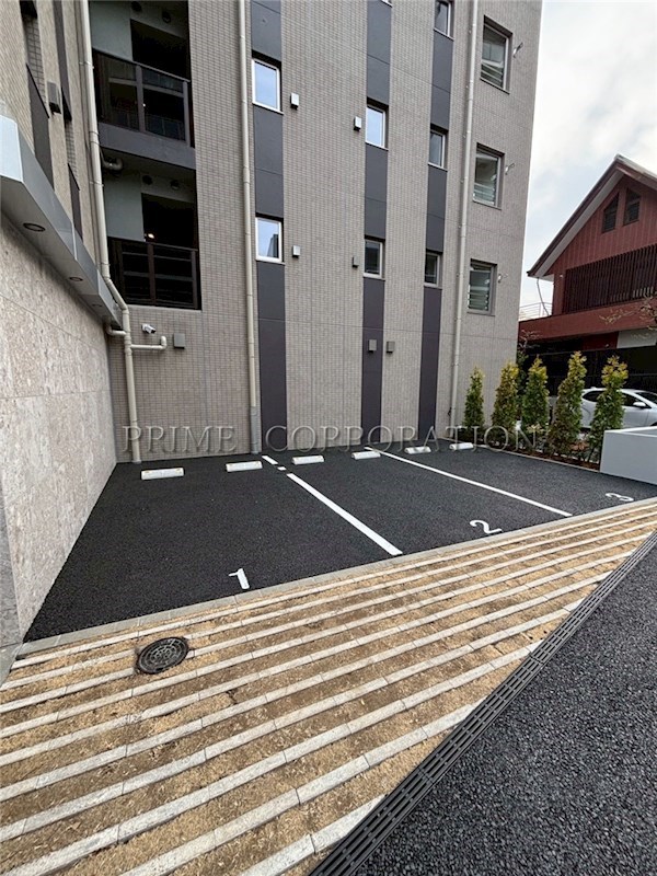 コンフォリア・リヴ西大島SOUTH 駐車場