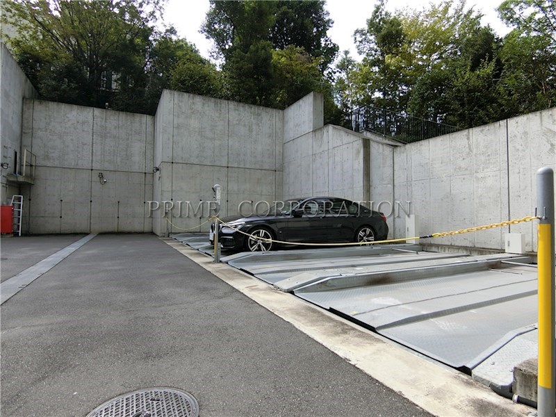 ウェリスタワー愛宕虎ノ門  駐車場