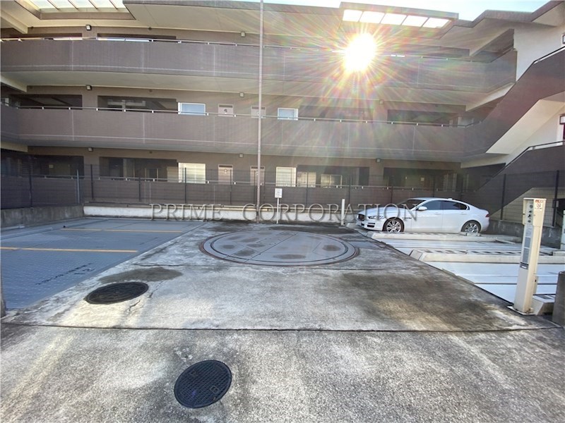 赤堤パークハウス 駐車場