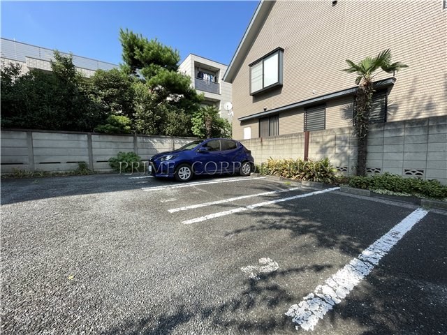 フレール宮の坂 駐車場