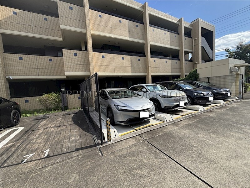 エストライフつつじヶ丘五番館 駐車場
