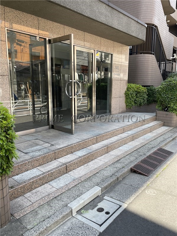 エス・バイ・エル代々木西原 エントランス