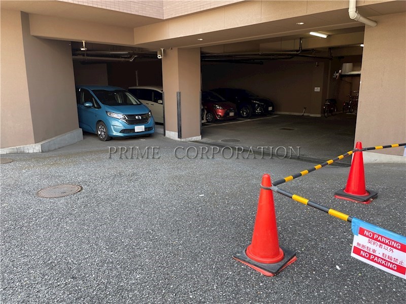 エス・バイ・エル代々木西原 駐車場