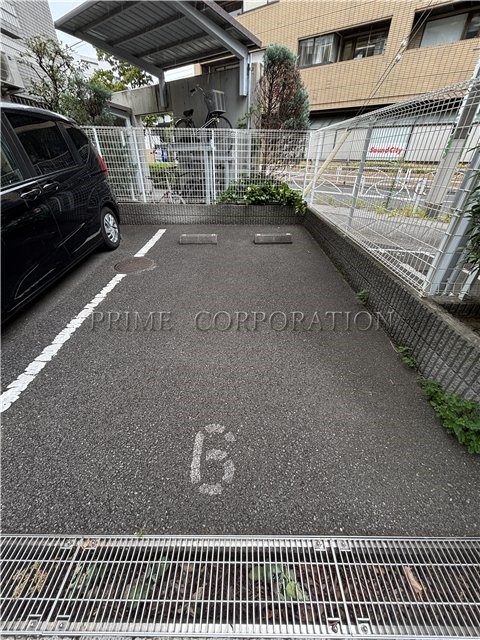 エクセレント世田谷砧 駐車場