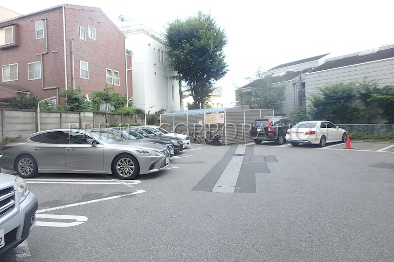 クレール白金台 駐車場