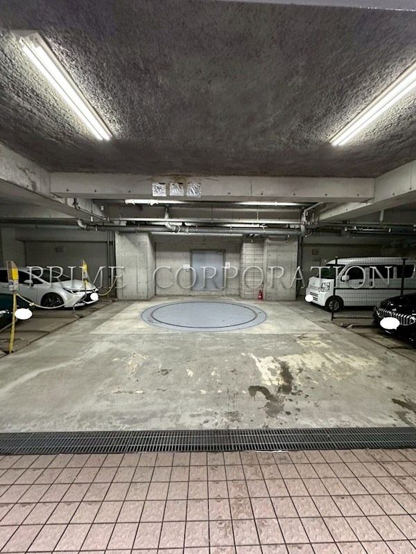 ライオンズシティ九段 駐車場