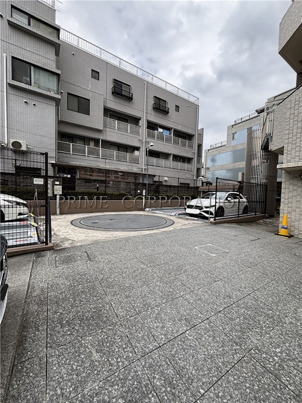 イトーピア目白カレン 駐車場