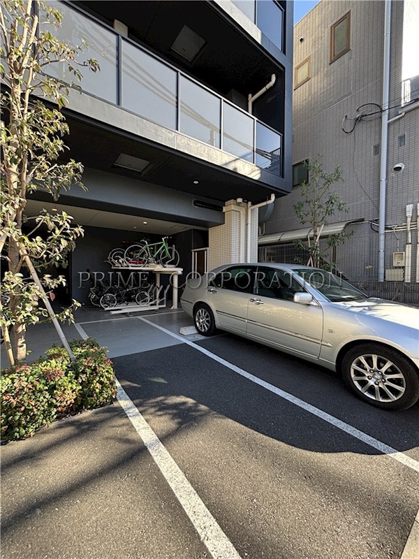 ベルジュール三鷹ステーションハウス 駐車場