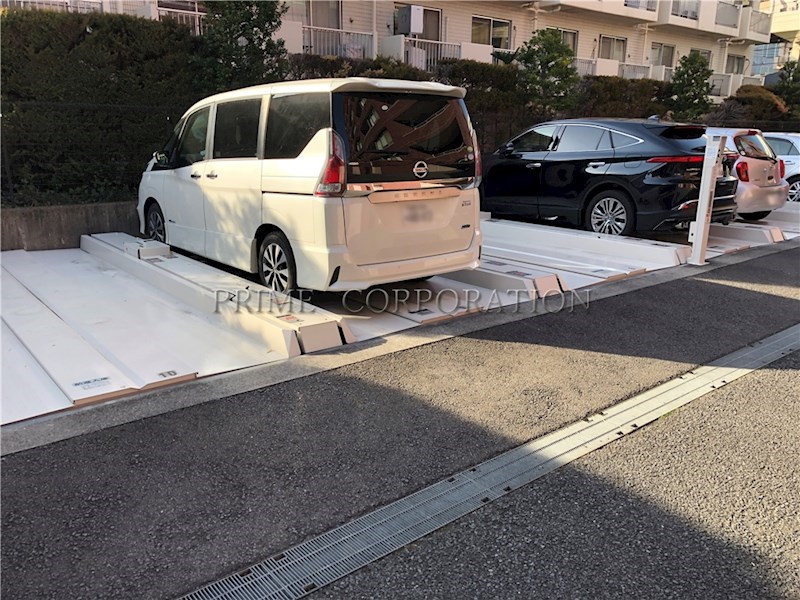 ファミールグラン用賀イクスヴィア 駐車場