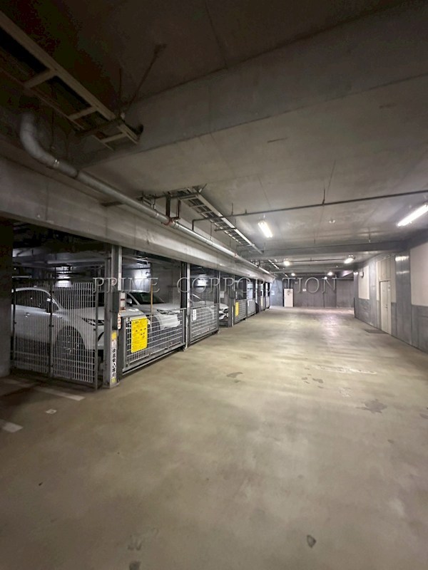 ザ・クレストタワー 駐車場