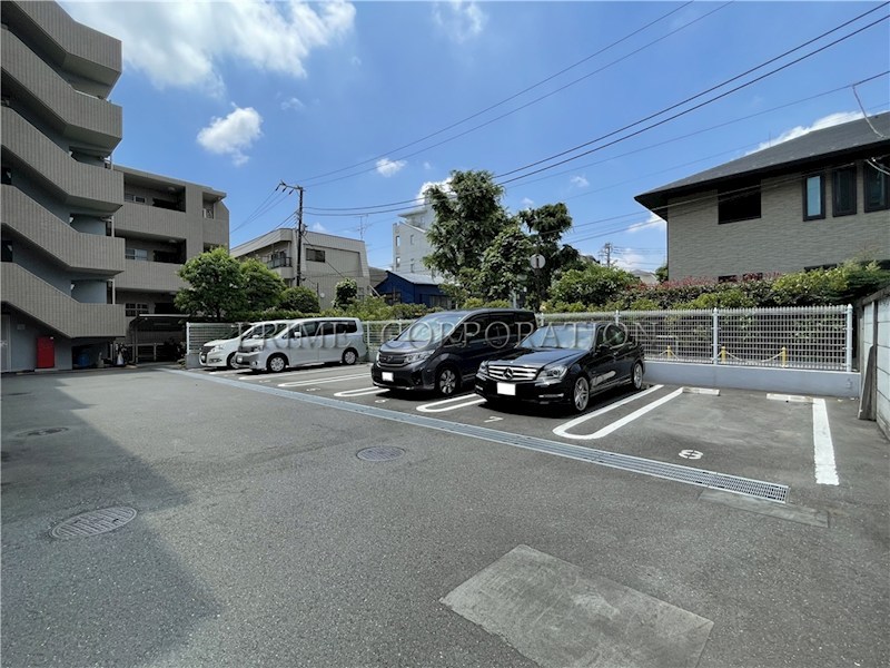 目黒本町パーク・ホームズ   駐車場