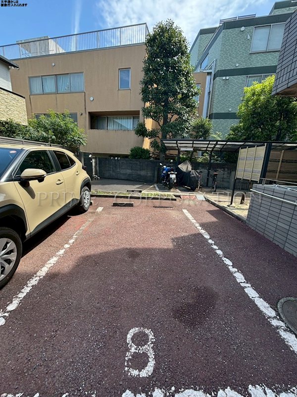 エレグランセ学芸大 駐車場