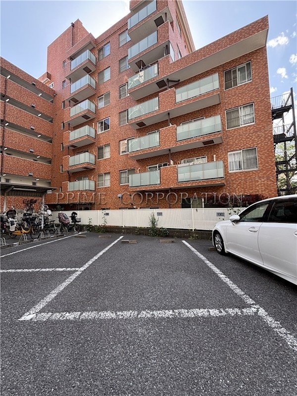 ロイヤルタワー春日 駐車場