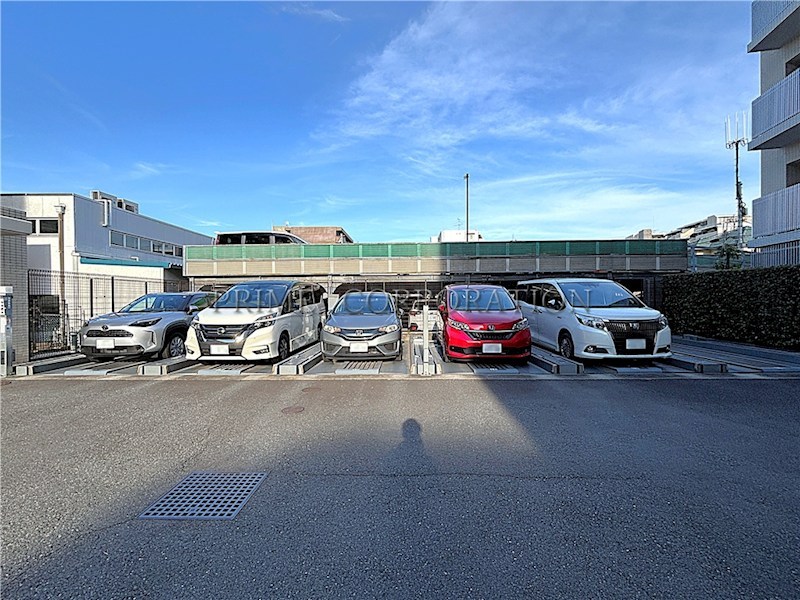 プラウド宮前平サウスフロント 駐車場