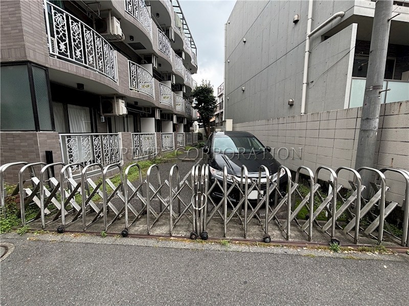 コスモフラワー 駐車場